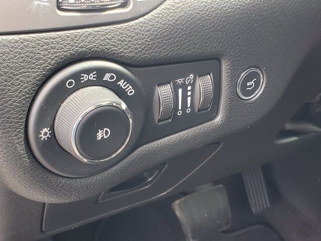 Used 2019 Jeep Cherokee Limited w/ Trailer Tow Group AWD/4WD image 10