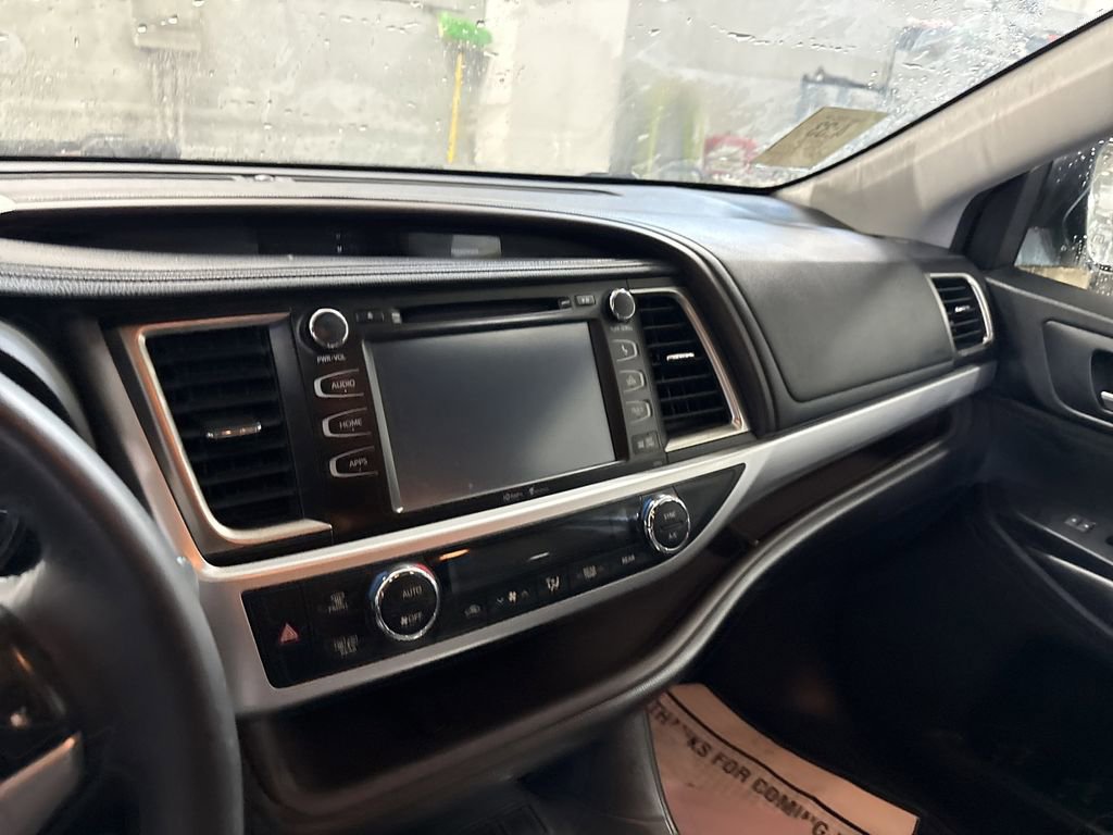 Used 2015 Toyota Highlander XLE image 11