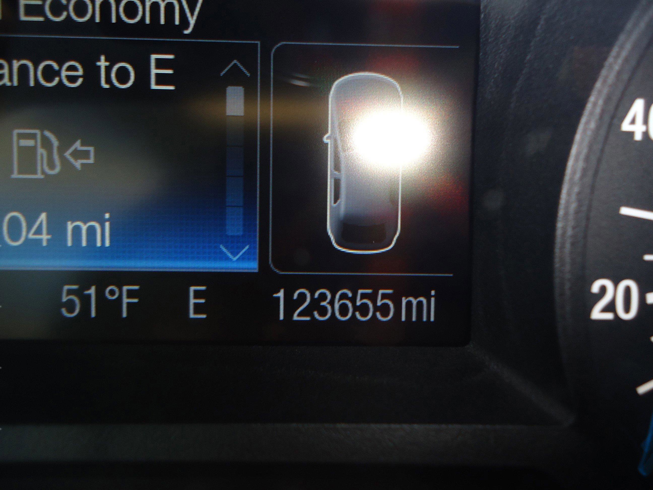 Used 2018 Ford Edge SE FWD image 13