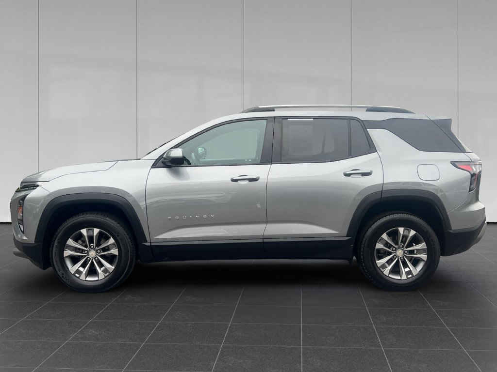 Used 2025 Chevrolet Equinox LT w/ Convenience Package II AWD/4WD image 2