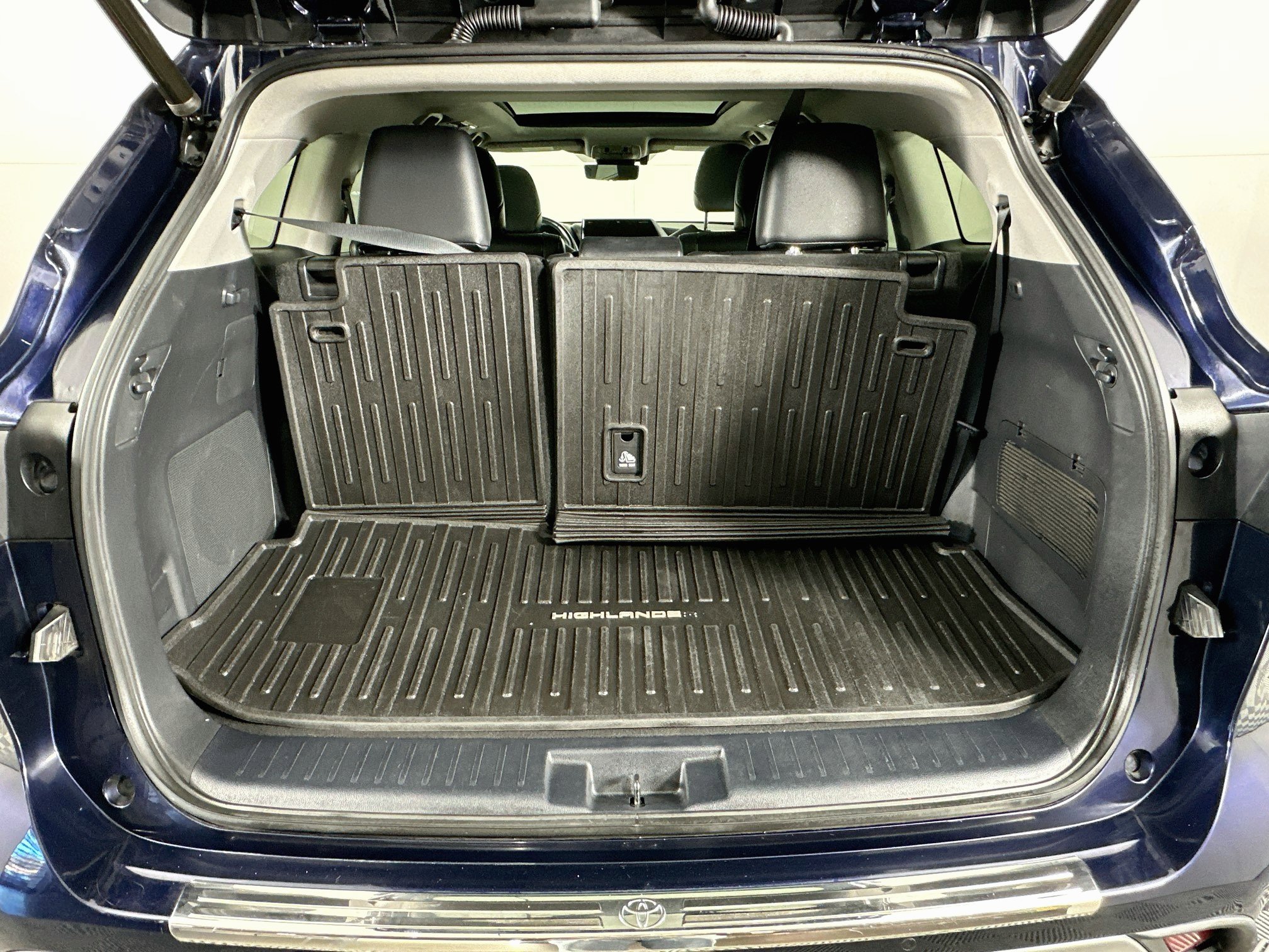Used 2021 Toyota Highlander Platinum AWD/4WD image 32