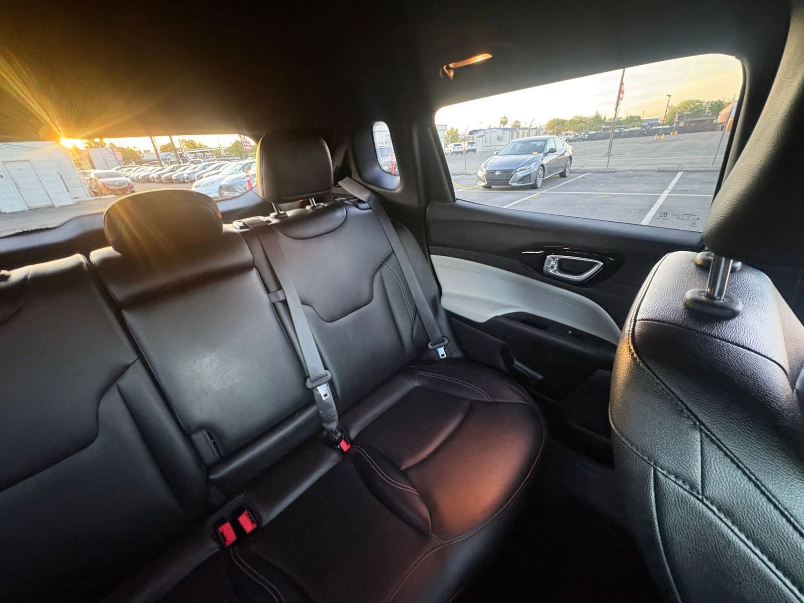 Used 2025 Jeep Compass Limited image 38