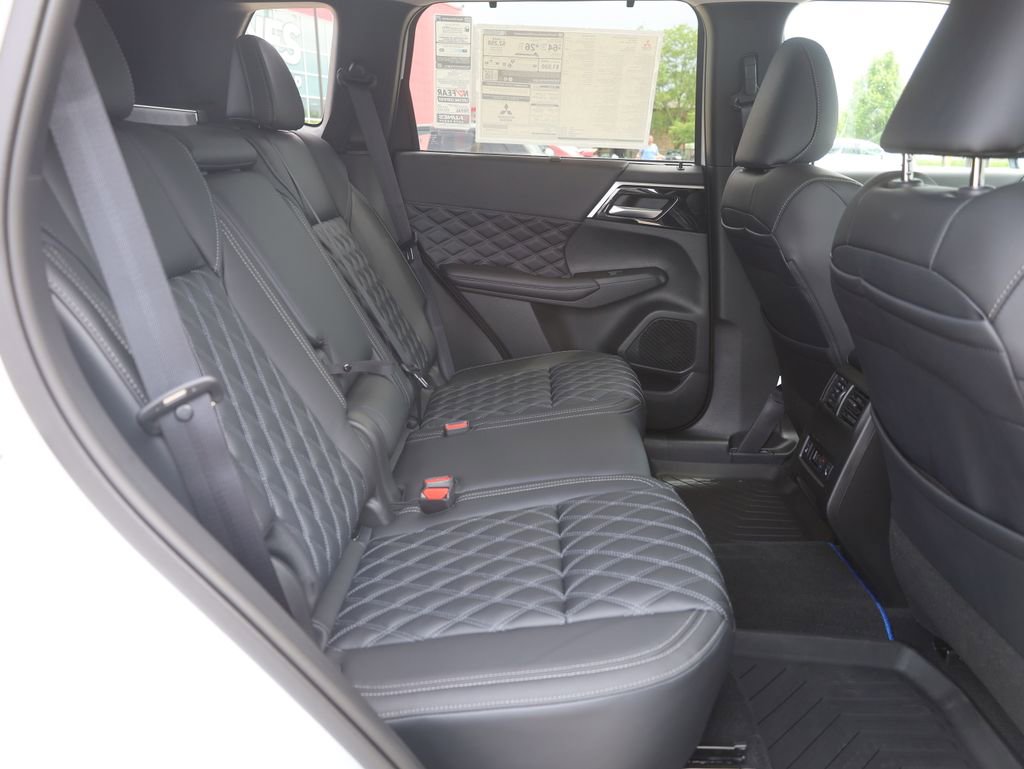 New 2025 Mitsubishi Outlander SEL image 19