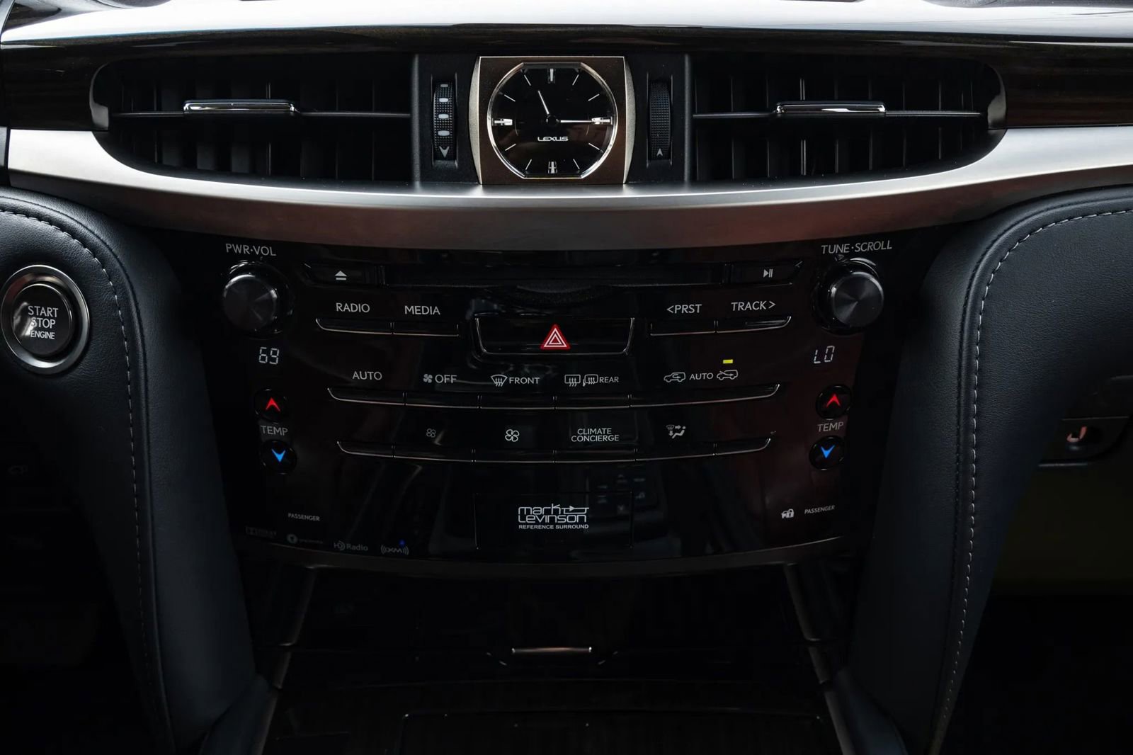 Used 2021 Lexus LX 570 4WD w/ Luxury Package image 29