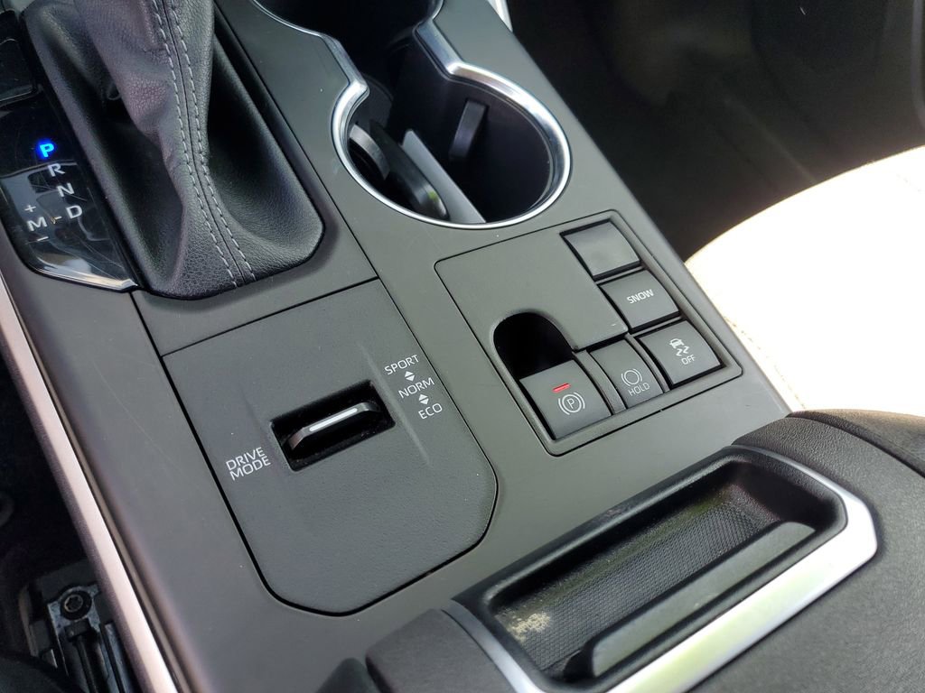 Used 2024 Toyota Highlander LE image 11