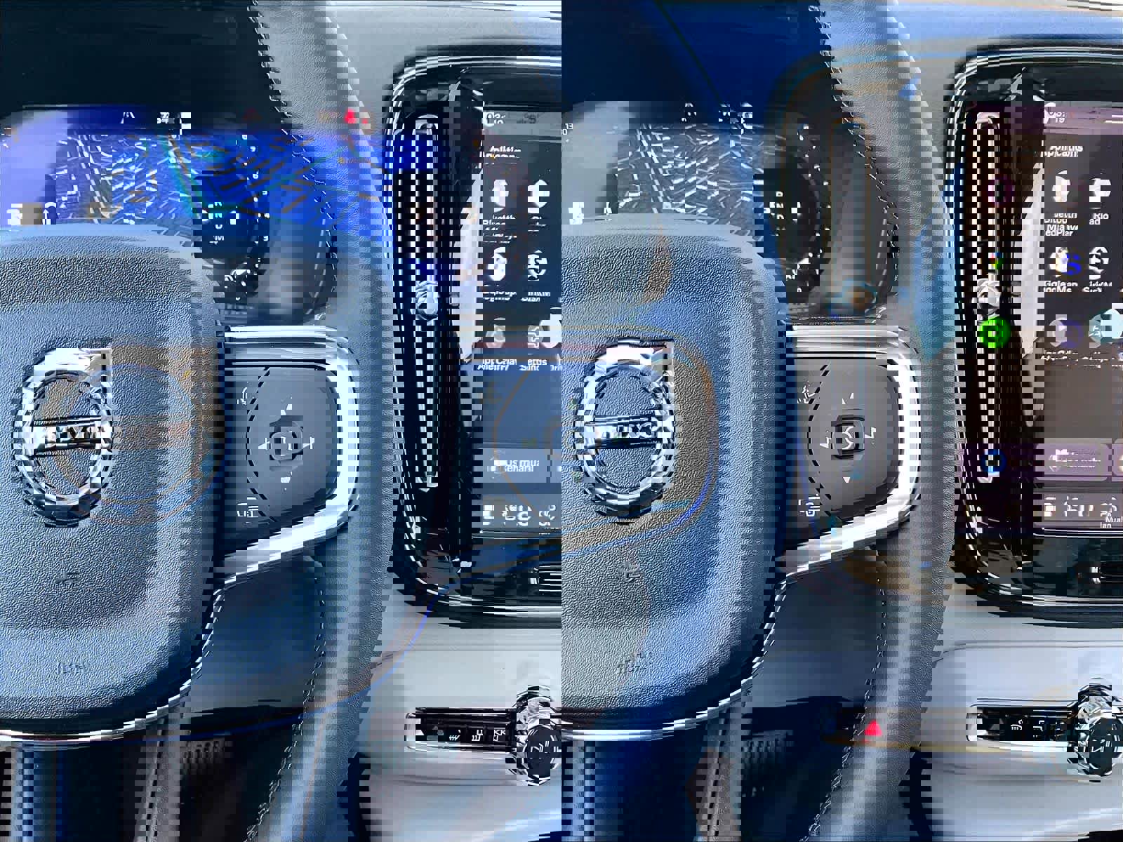 New 2026 Volvo XC40 B5 Plus w/ Protection Package Premier AWD/4WD image 18