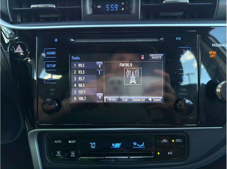 Used 2017 Toyota Corolla SE FWD image 24