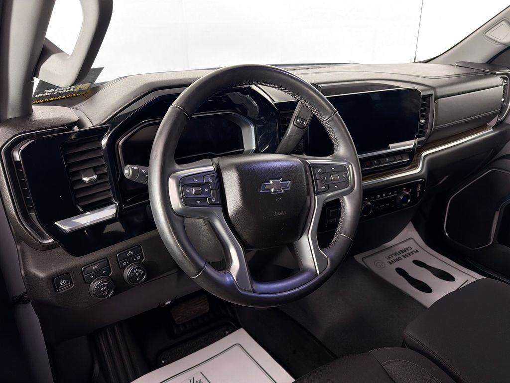 Used 2024 Chevrolet Silverado 1500 RST AWD/4WD image 9