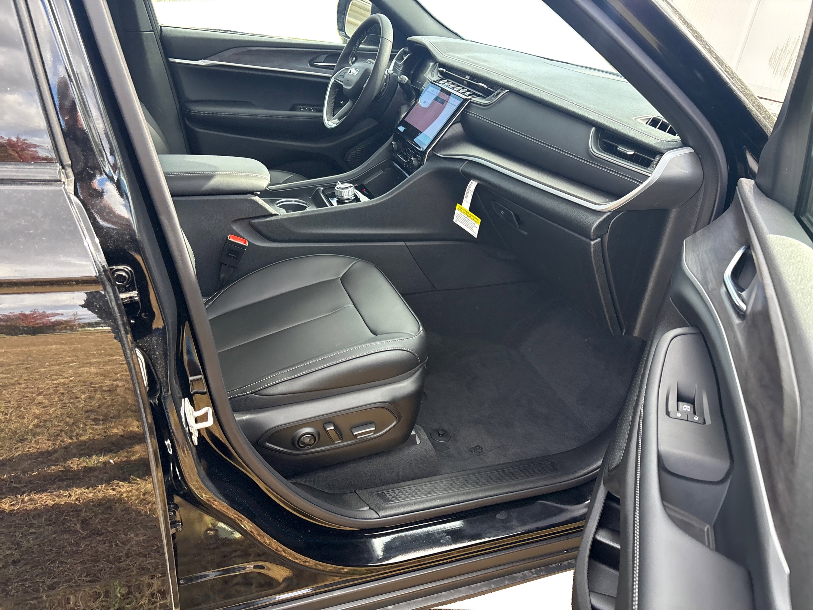 New 2025 Jeep Grand Cherokee Limited w/ Trailer Tow Package image 20