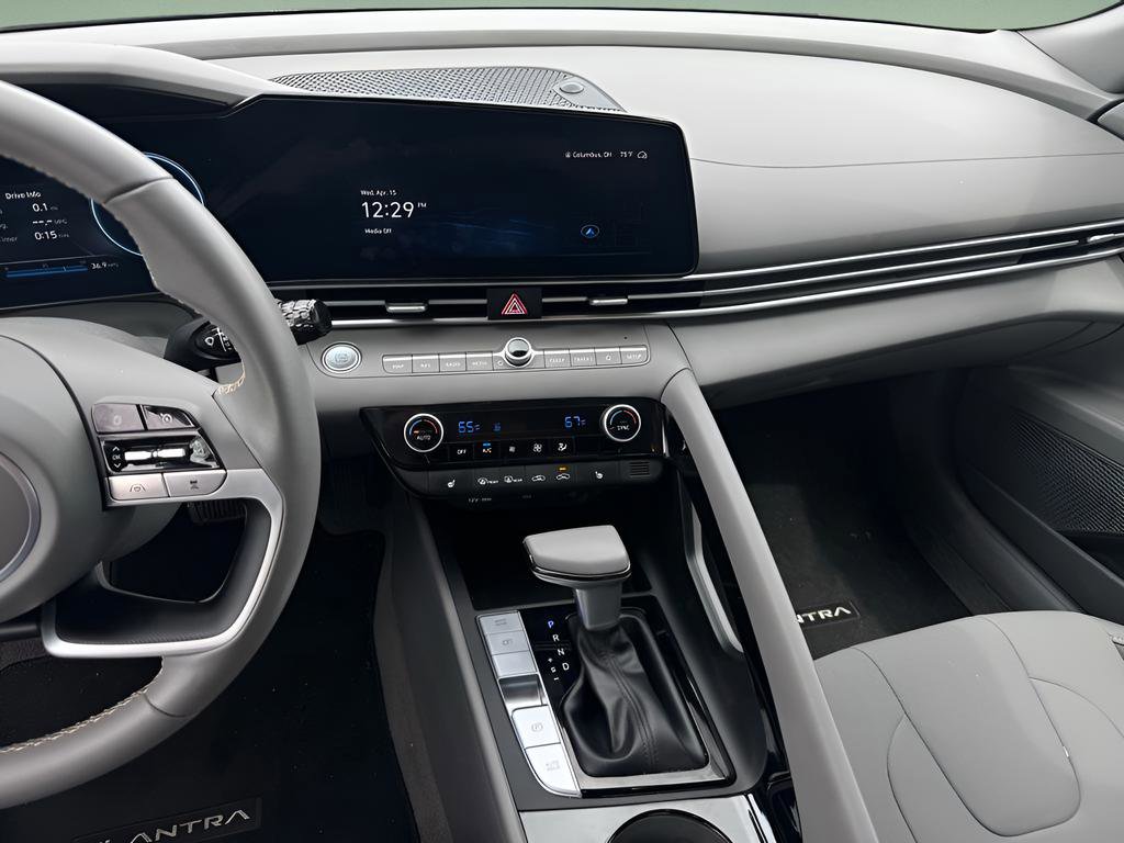 Used 2023 Hyundai Elantra SEL w/ Convenience Package image 28