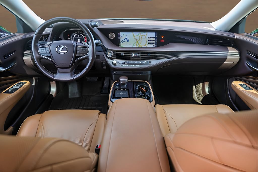 Used 2018 Lexus LS 500 w/ Accessory Package (Z2) RWD image 24