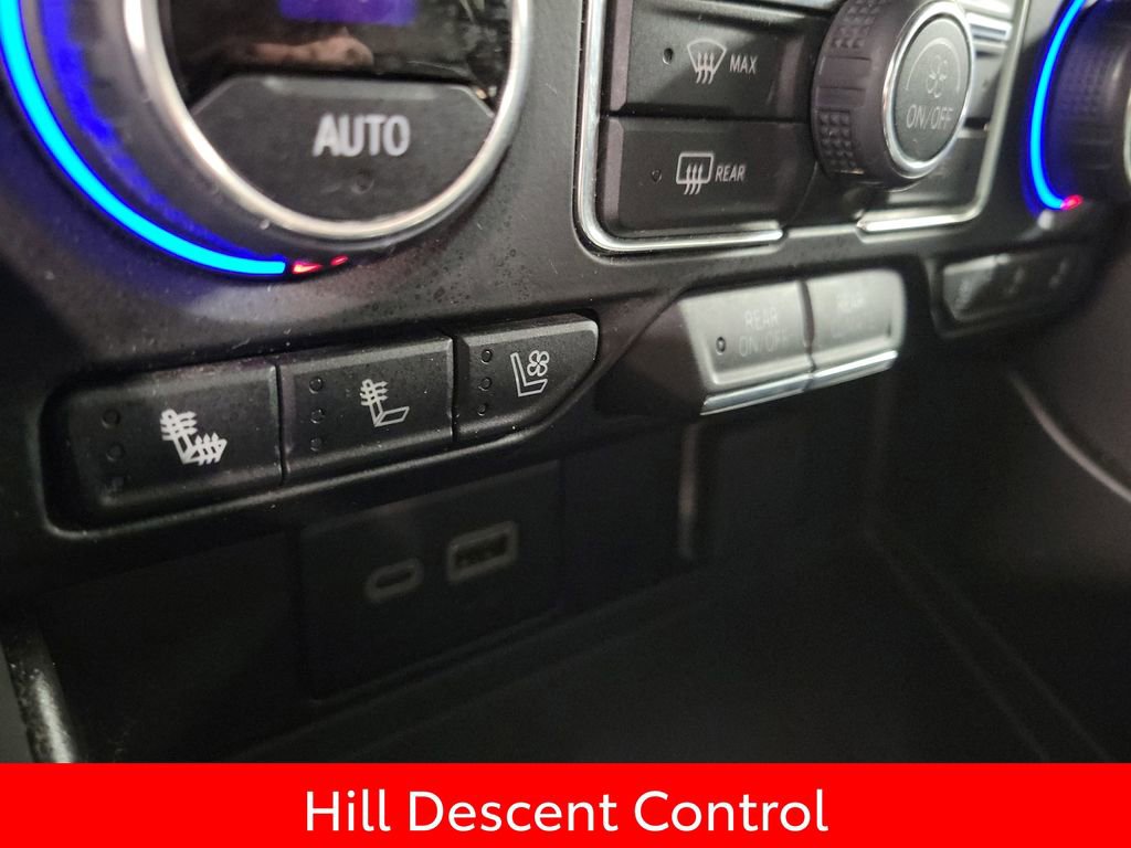 Used 2023 Chevrolet Suburban Premier image 16