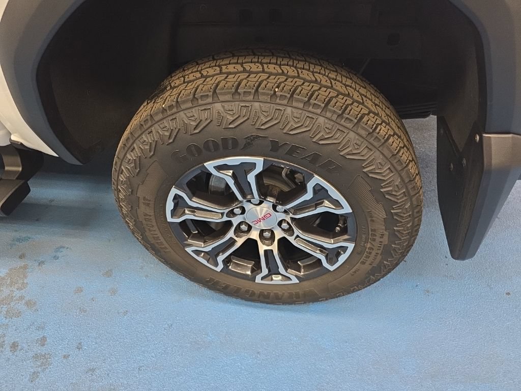 Certified 2025 GMC Canyon AT4 AWD/4WD image 10