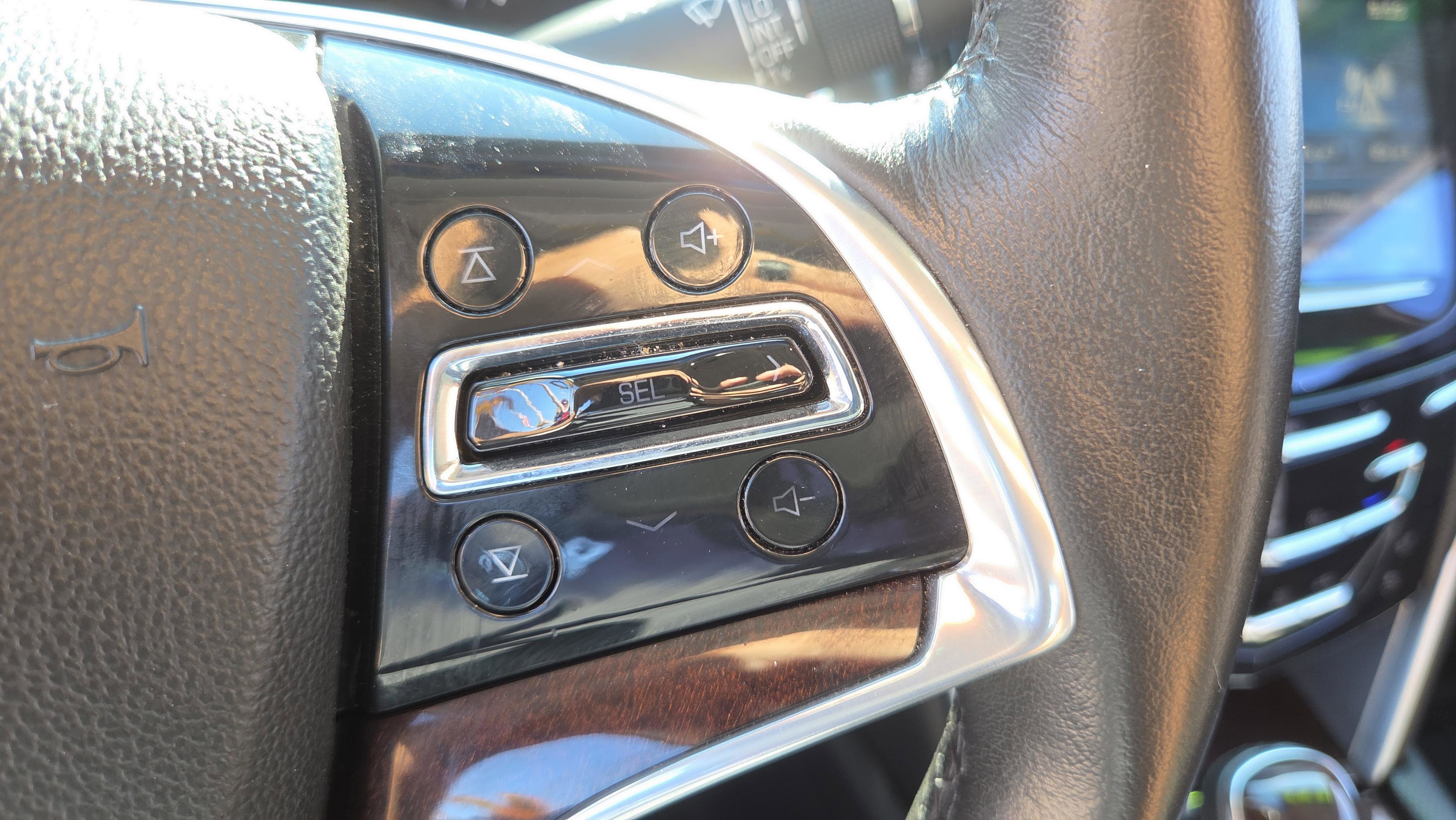 Used 2015 Cadillac XTS Luxury image 28