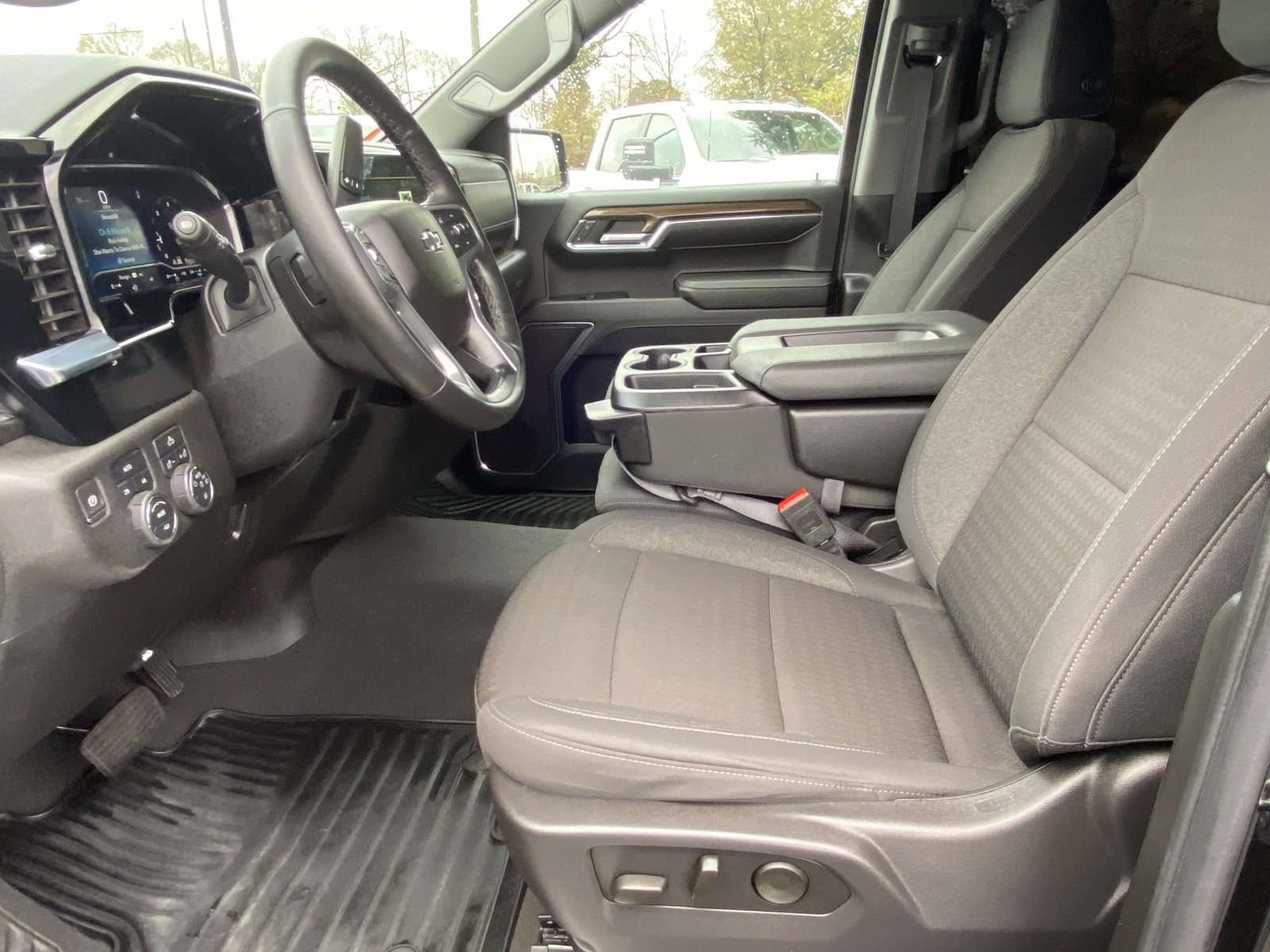 Used 2024 Chevrolet Silverado 1500 RST AWD/4WD image 14