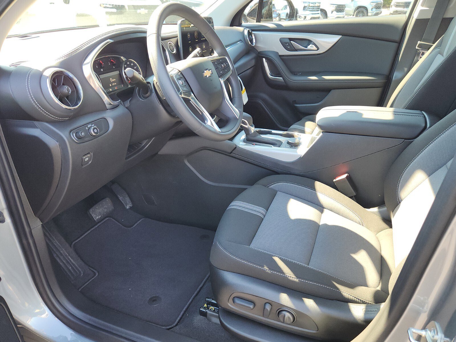 New 2025 Chevrolet Blazer LT w/ Midnight/Sport Edition image 6