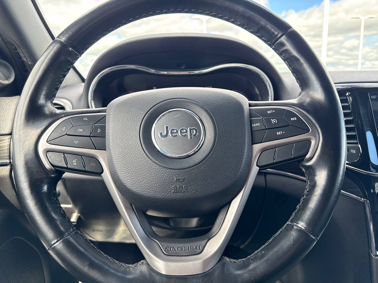 Used 2020 Jeep Grand Cherokee Limited w/ Luxury Group II RWD image 18