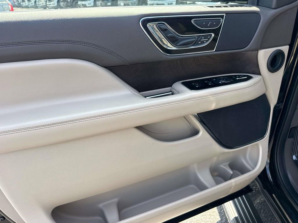 Certified 2023 Lincoln Navigator Reserve image 22