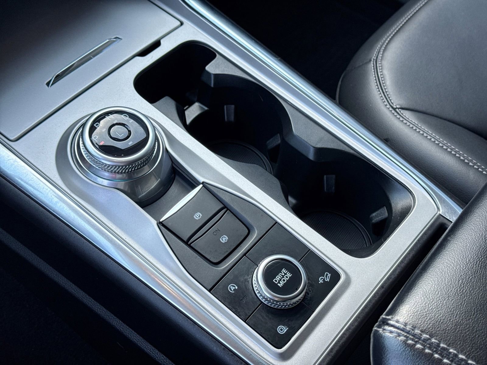 Certified 2024 Ford Explorer XLT w/ Equipment Group 202A image 35