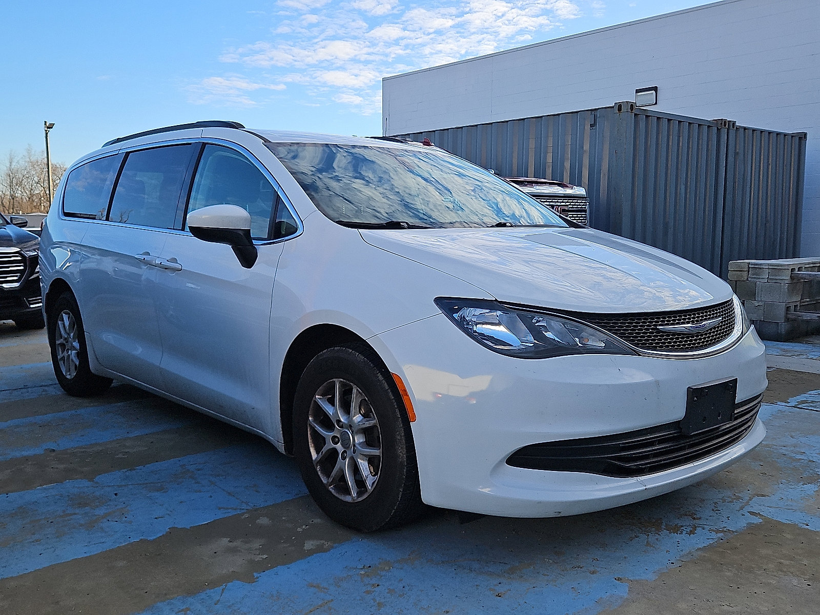 Used 2020 Chrysler Voyager Lxi image 1