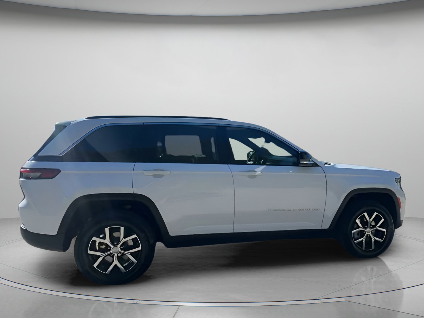 Used 2025 Jeep Grand Cherokee Limited w/ Trailer Tow Package image 31