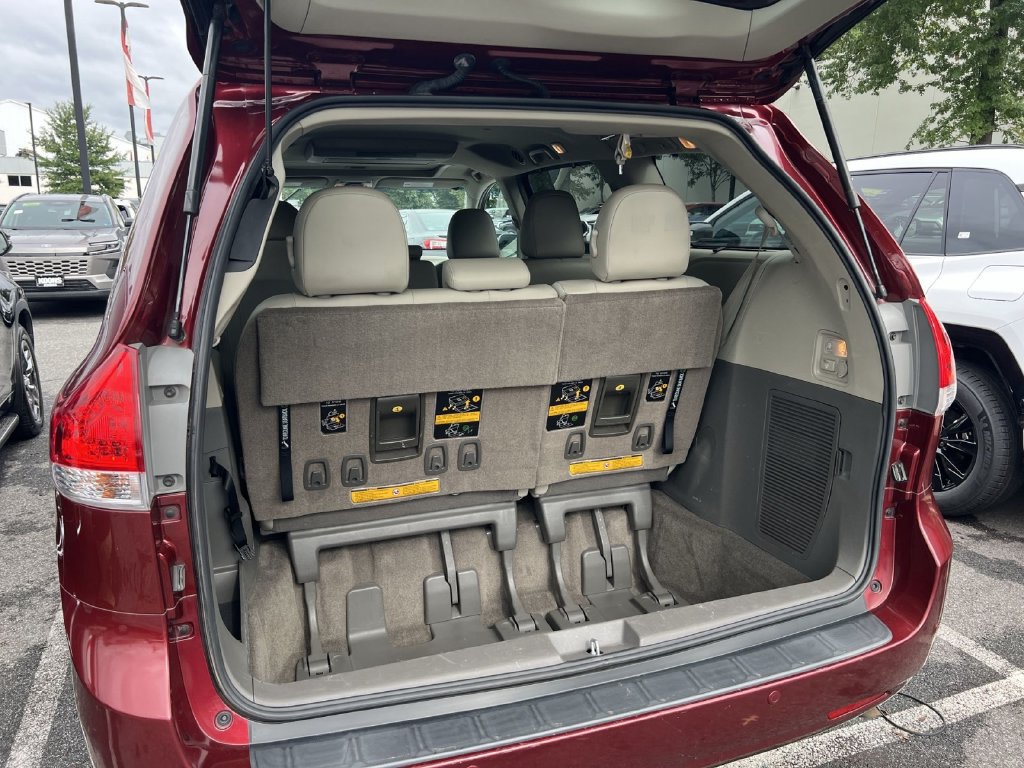 Used 2013 Toyota Sienna XLE w/ Entertainment Pkg FWD image 23