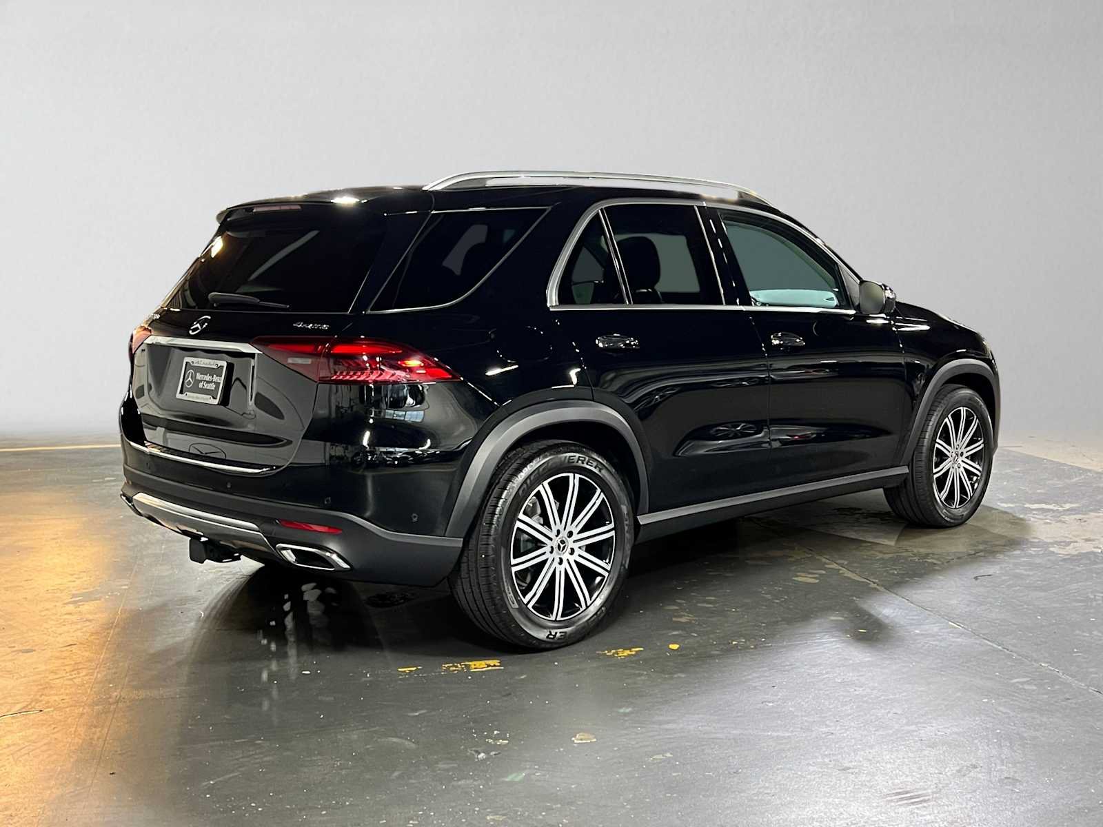 Used 2025 Mercedes-Benz GLE 350 4MATIC image 3