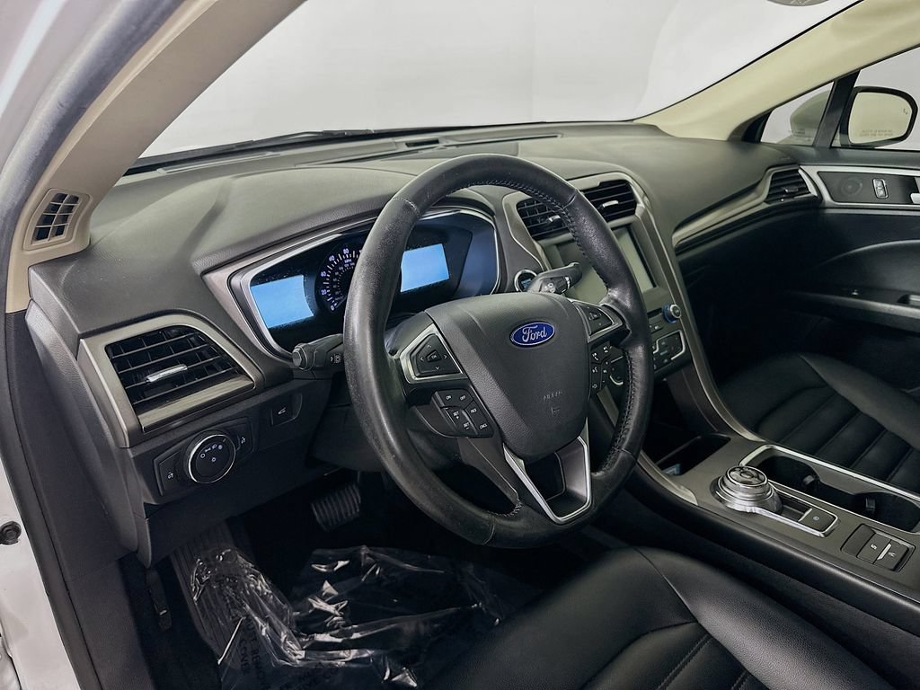 Used 2020 Ford Fusion SEL FWD image 14