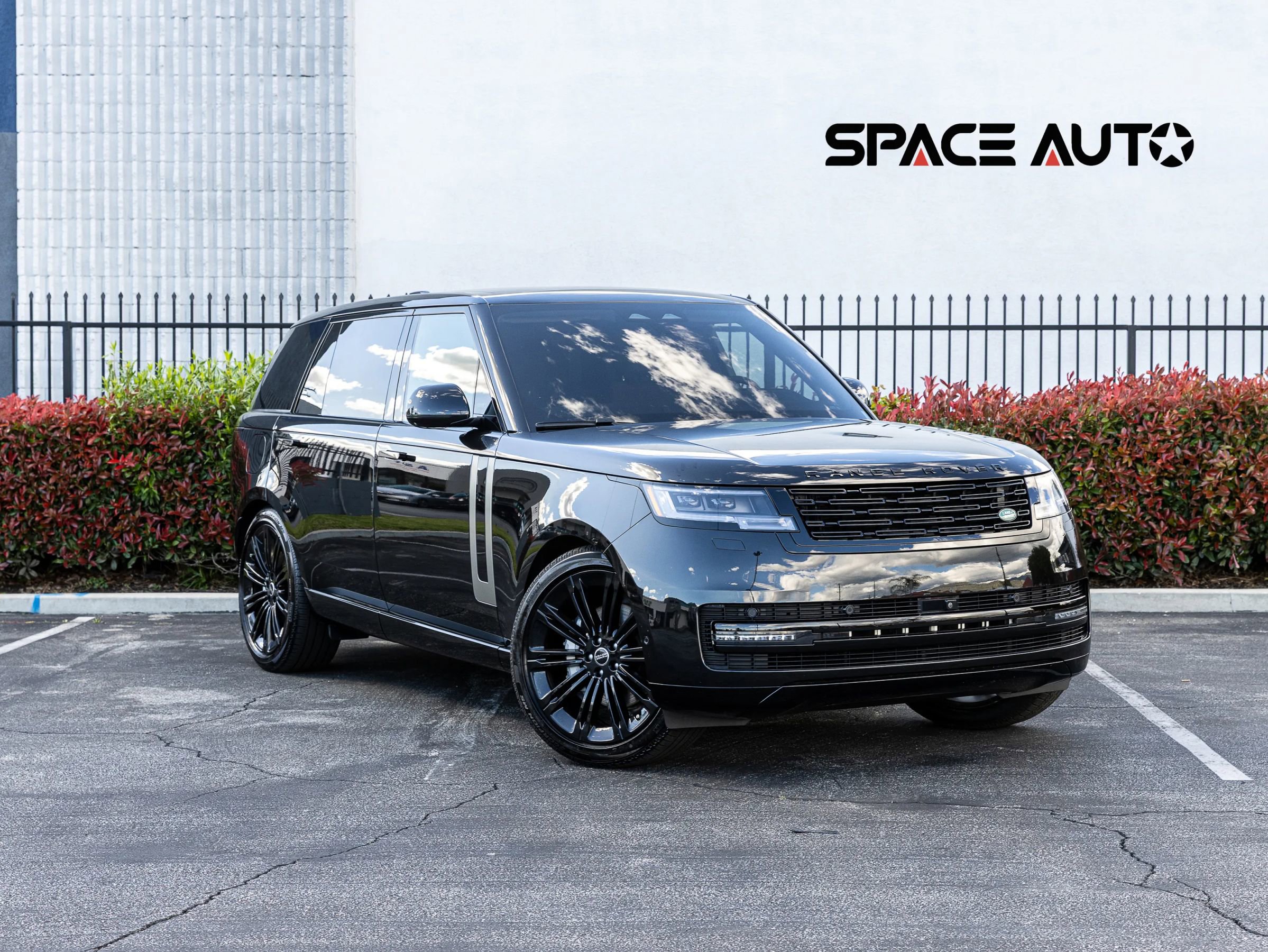 Used 2025 Land Rover Range Rover Long Wheelbase SE