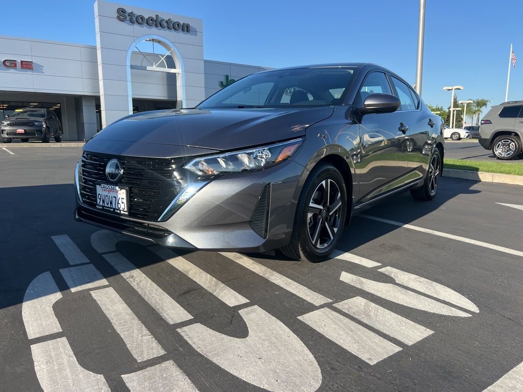 Used 2025 Nissan Sentra SV image 3