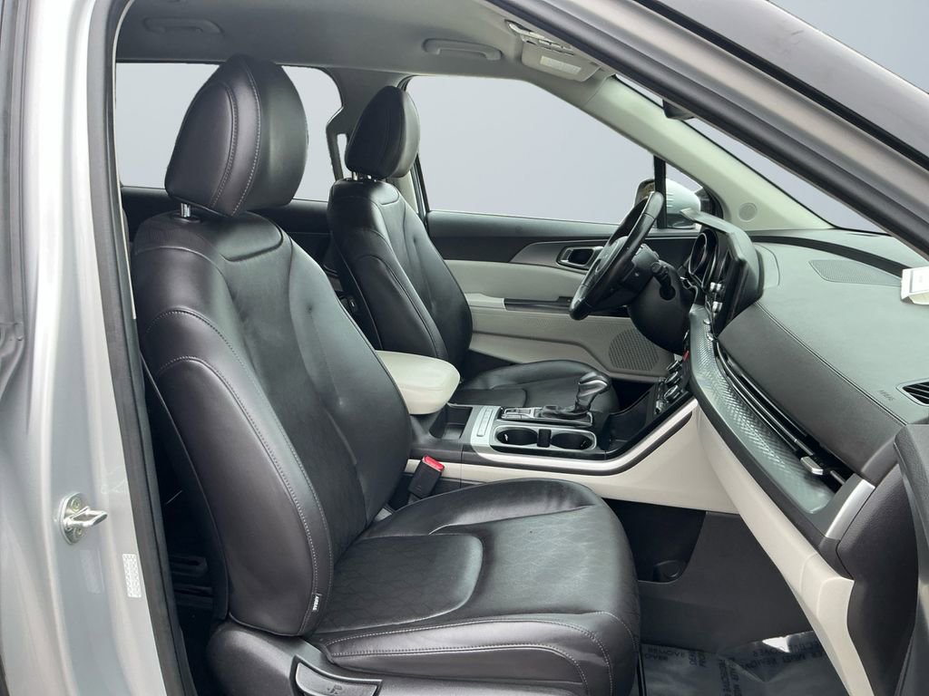 Used 2023 Kia Carnival LX image 15