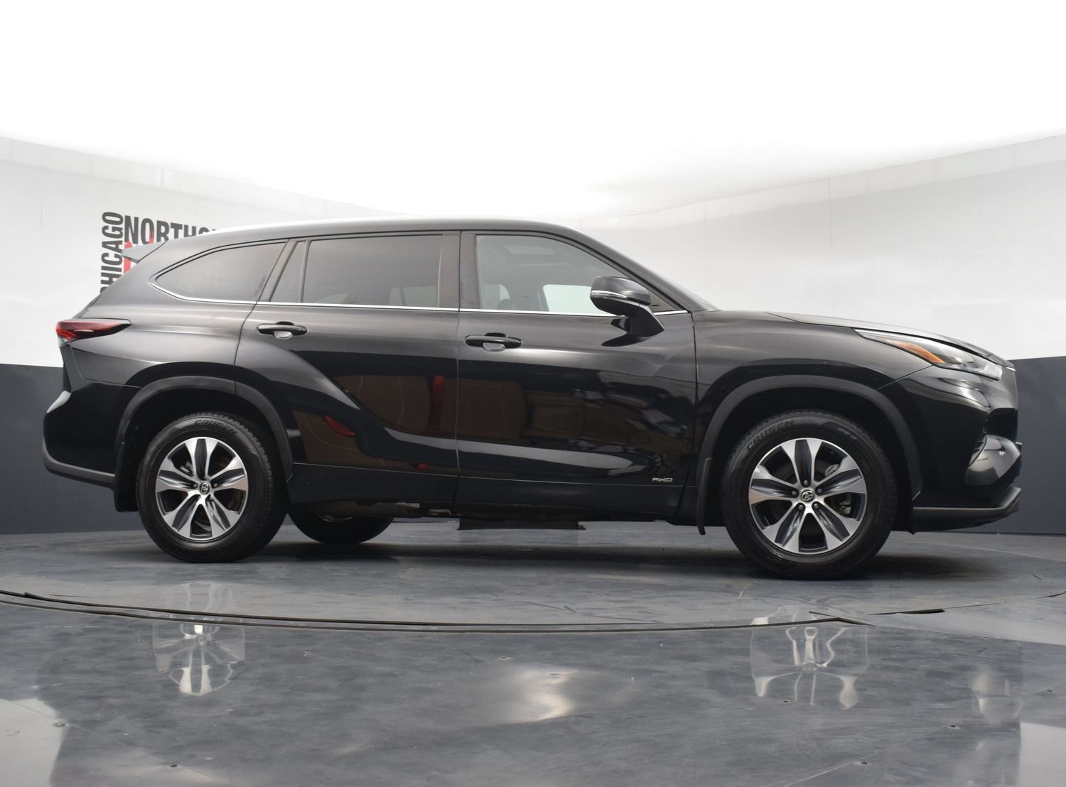 Used 2024 Toyota Highlander XLE AWD/4WD image 32