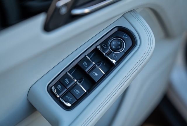 Used 2024 Porsche Macan T w/ Premium Plus Package image 50