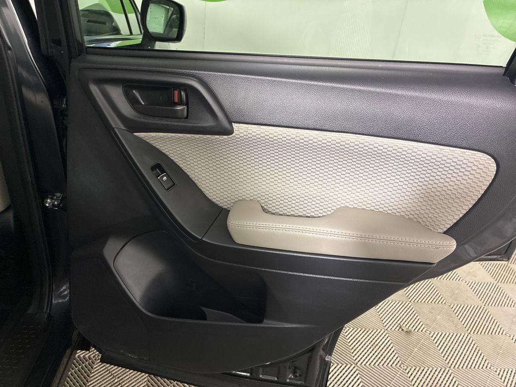 Used 2018 Subaru Forester 2.5i Premium w/ All-Weather Package image 28