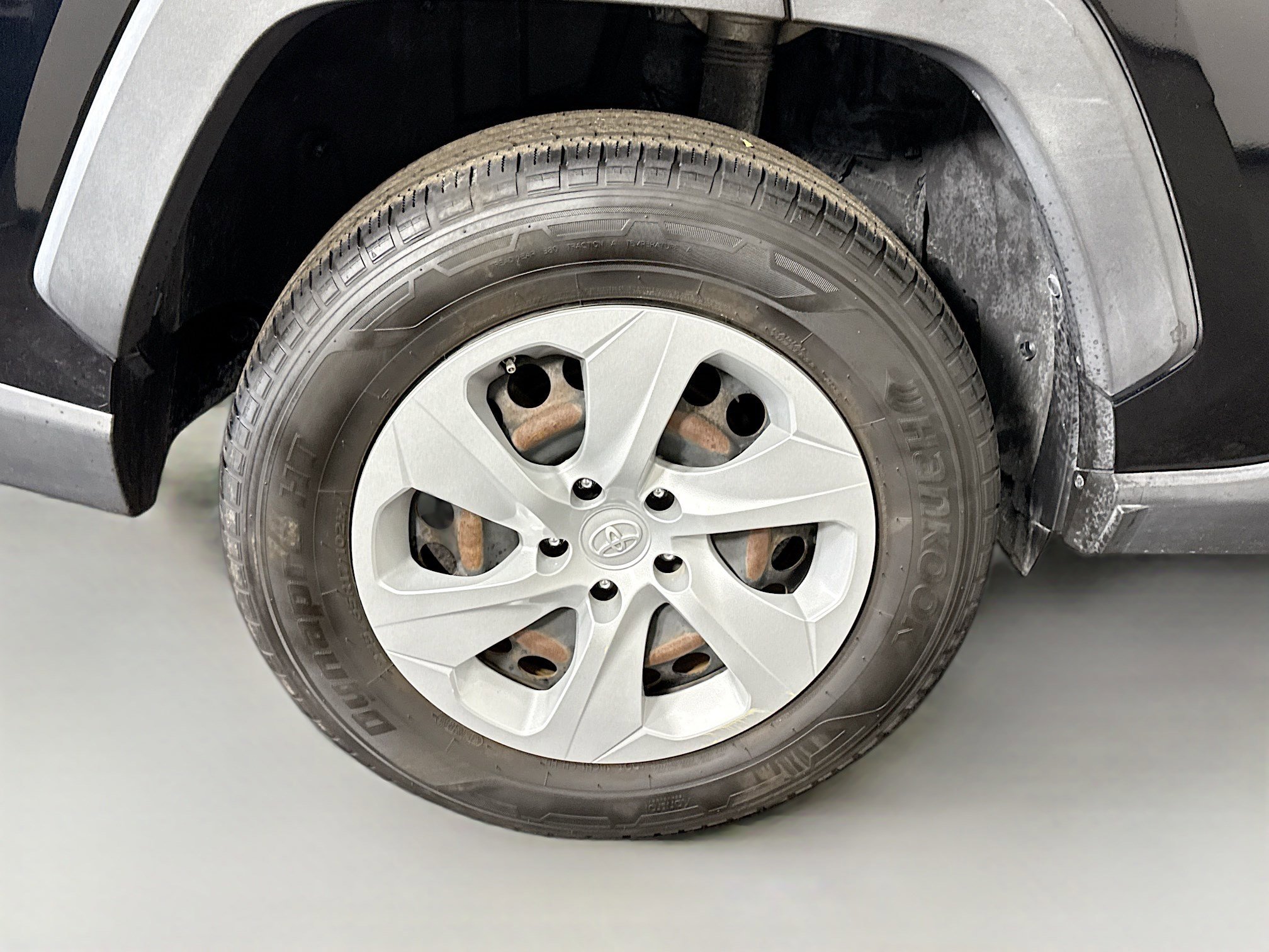 Used 2020 Toyota RAV4 LE image 32