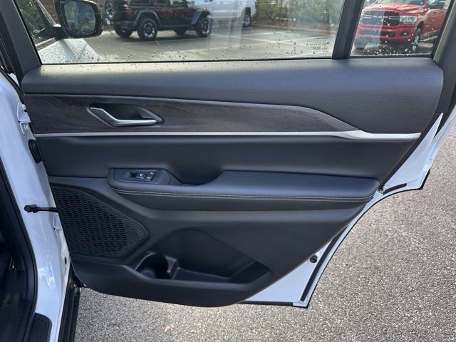 New 2025 Jeep Grand Cherokee L Limited w/ Luxury Tech Group II image 16