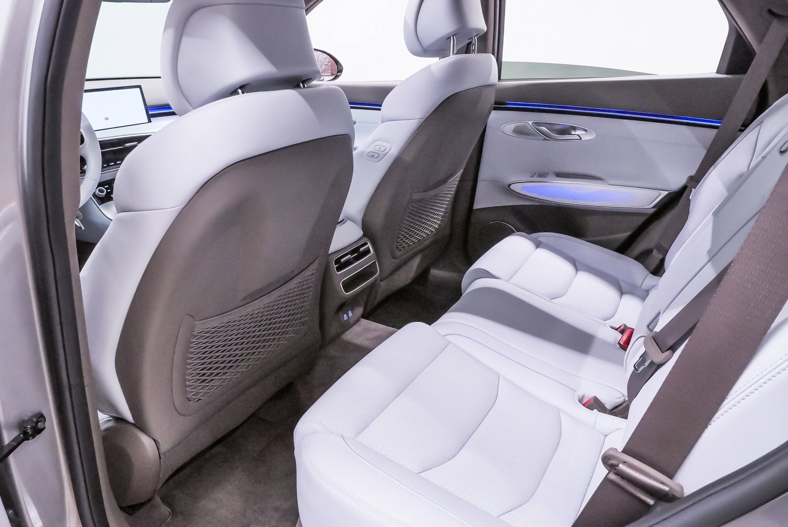 Certified 2026 Genesis GV70 2.5T Advanced image 11