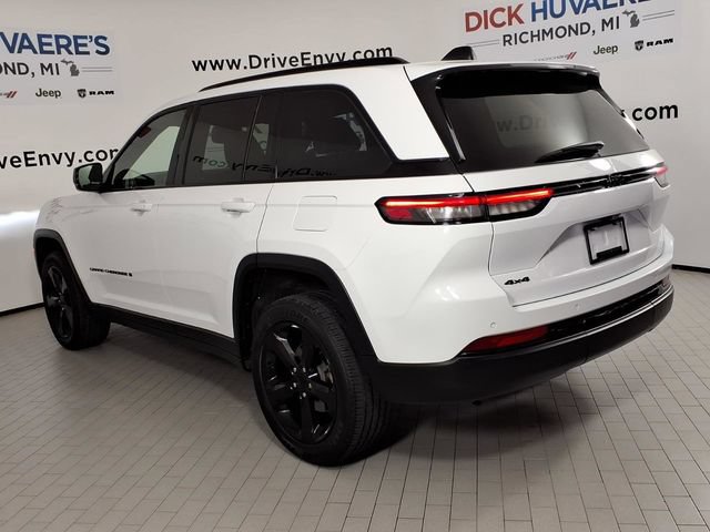 Used 2023 Jeep Grand Cherokee Altitude AWD/4WD image 6