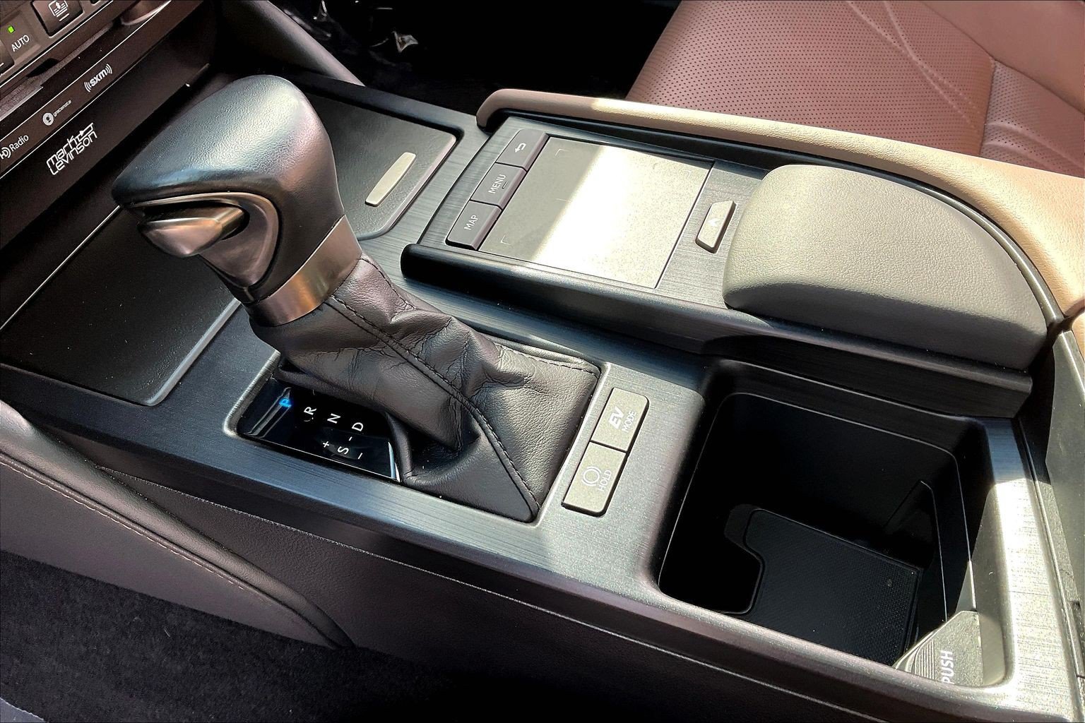 Used 2022 Lexus ES 300h w/ Accessory Package FWD image 17