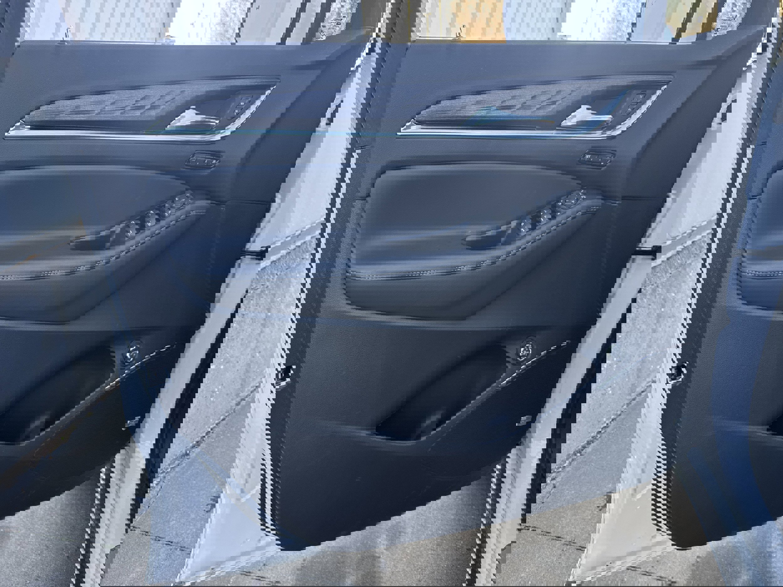 Used 2023 Buick Enclave Avenir w/ Avenir Technology Package image 8