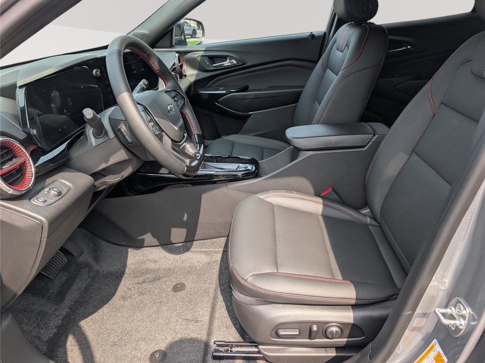 New 2026 Chevrolet Trax RS w/ Driver Confidence Package FWD image 13