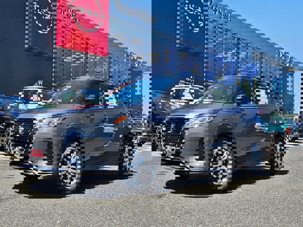 New 2025 Nissan Kicks Play S