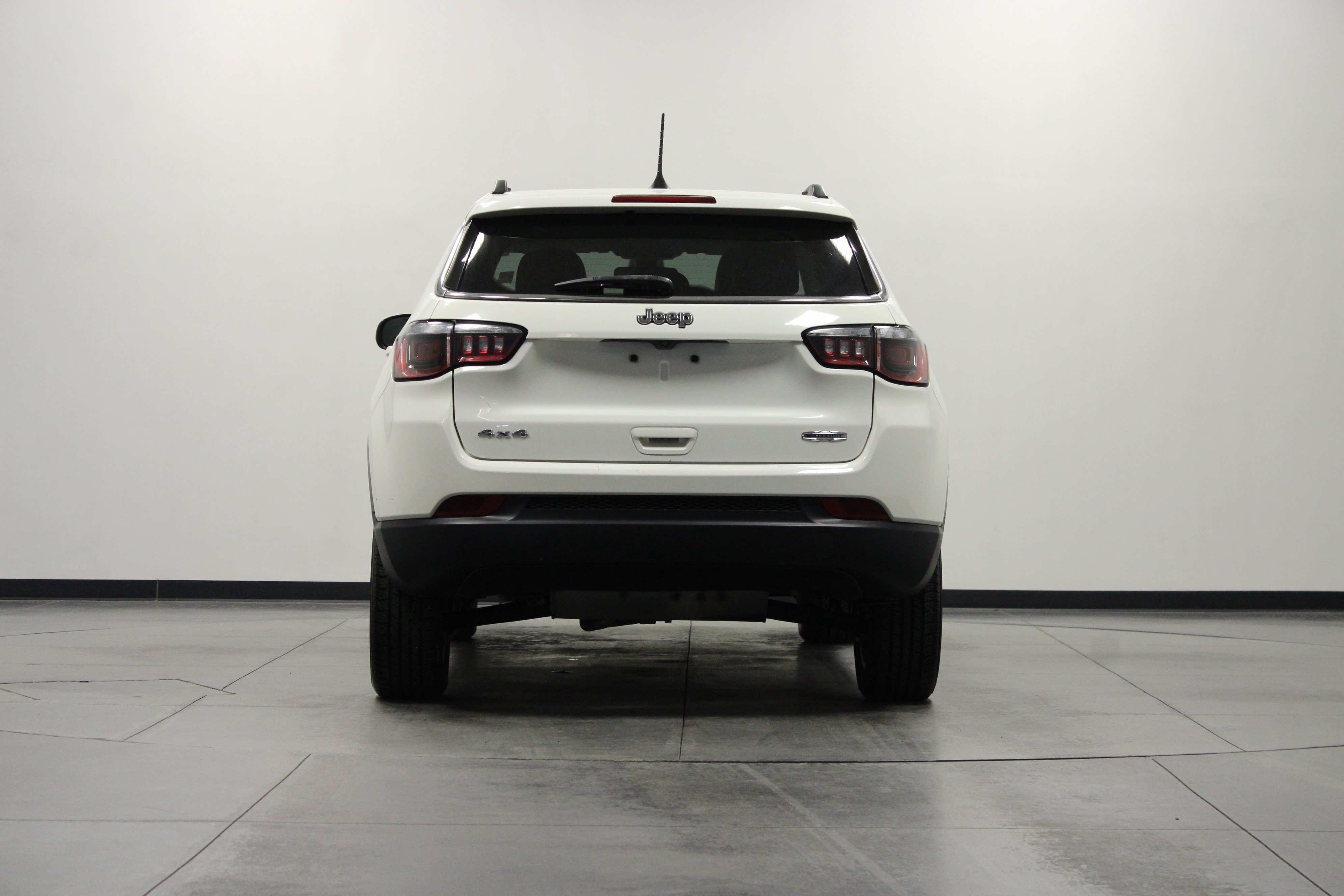 Used 2019 Jeep Compass Latitude w/ Popular Equipment Group AWD/4WD image 5