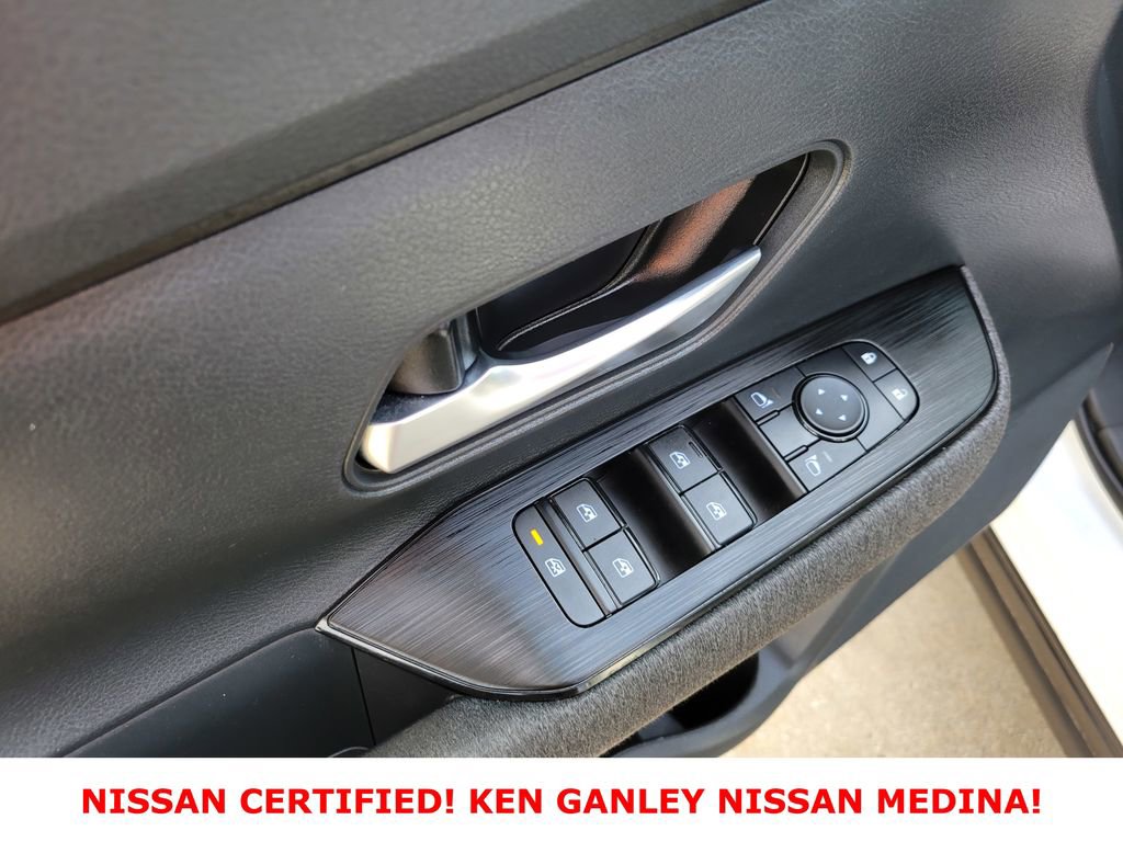 Certified 2025 Nissan Kicks SV AWD/4WD image 35