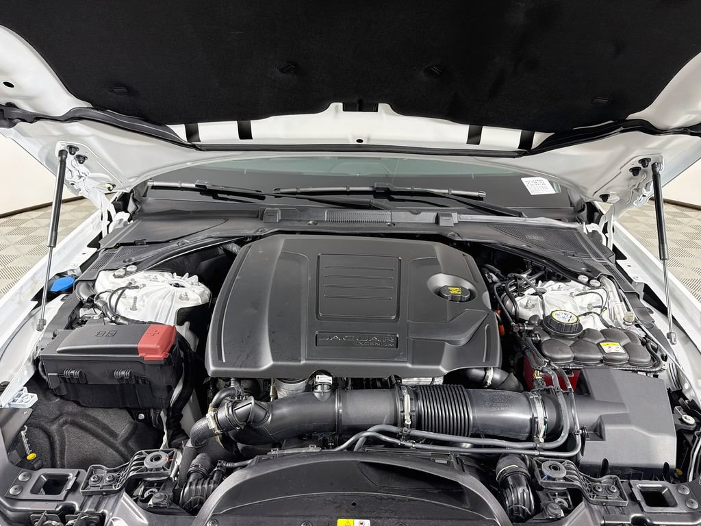 Used 2024 Jaguar XF R-Dynamic SE AWD/4WD image 32