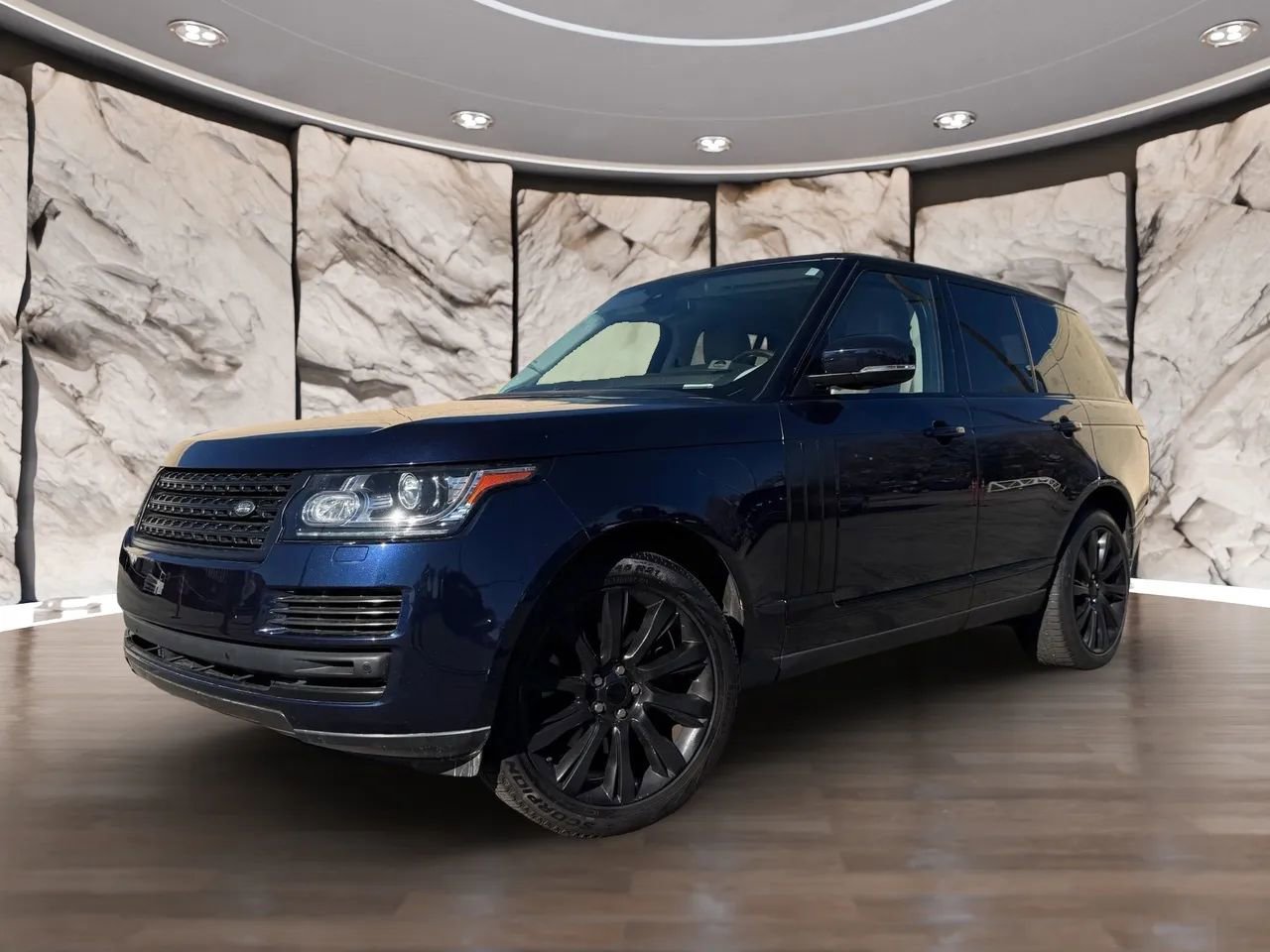 Used 2015 Land Rover Range Rover HSE image 2