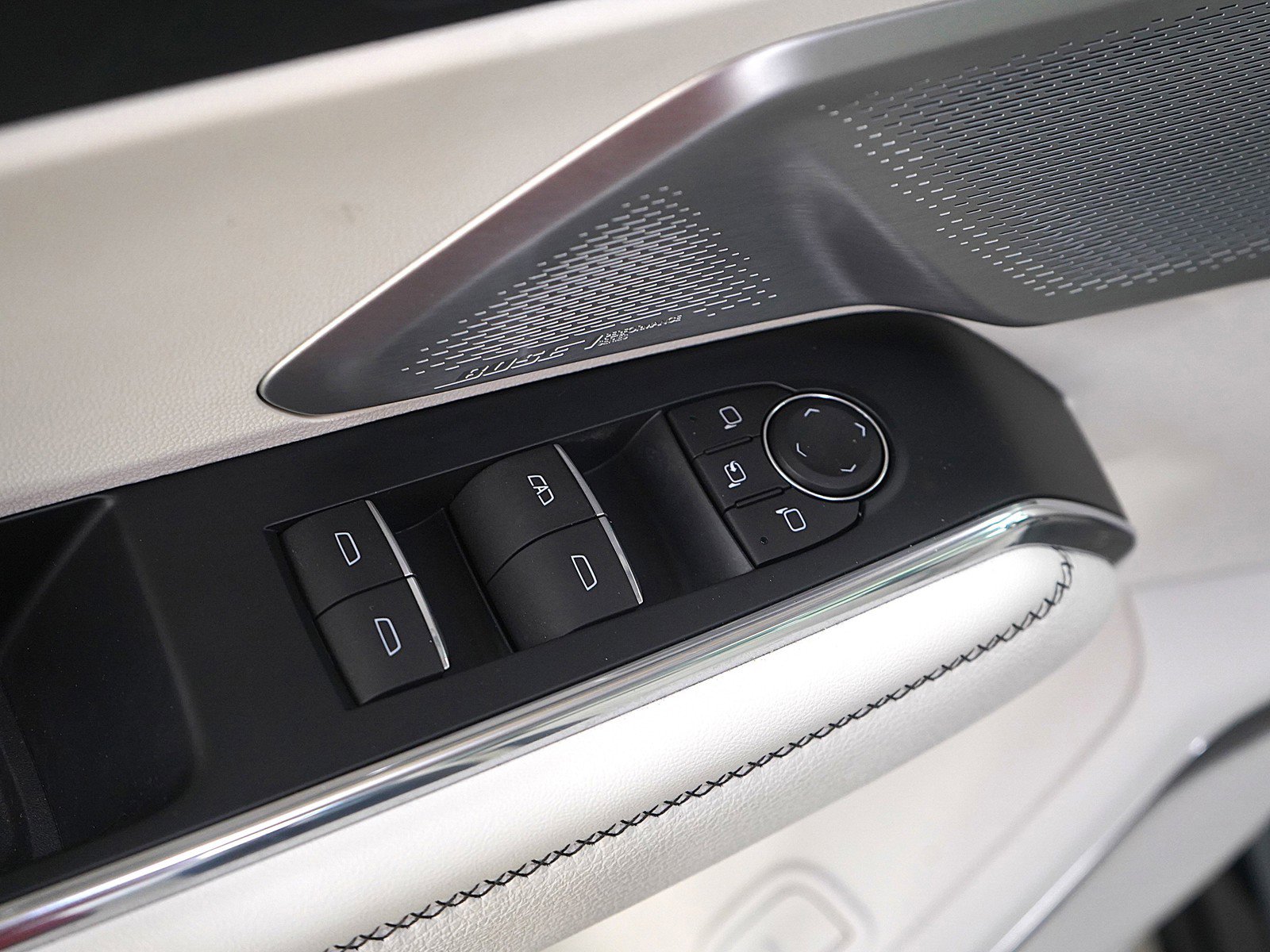 Used 2024 GMC Acadia Denali w/ Super Cruise Package image 23