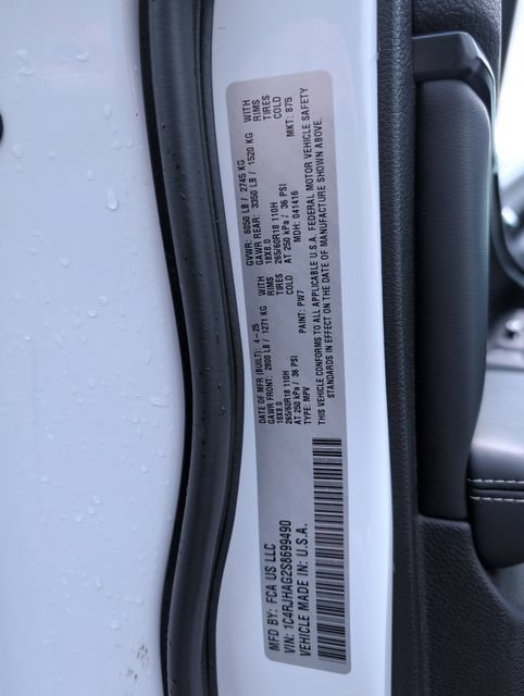 Used 2025 Jeep Grand Cherokee Altitude AWD/4WD image 31