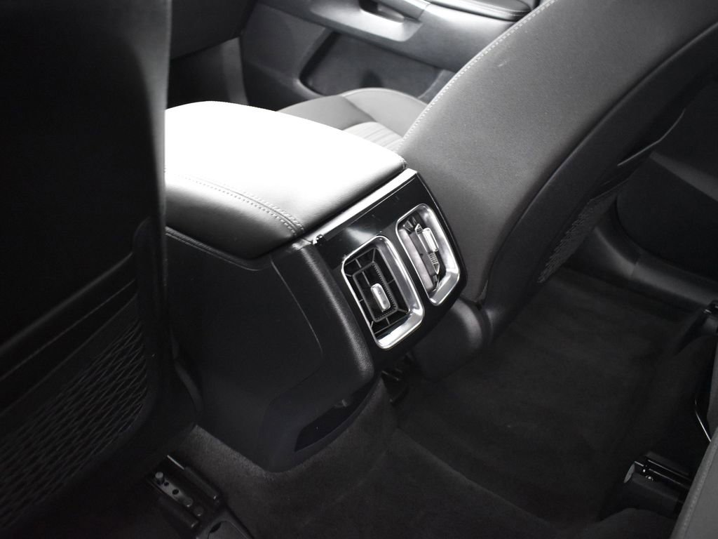 Certified 2025 Kia Sorento LX image 24