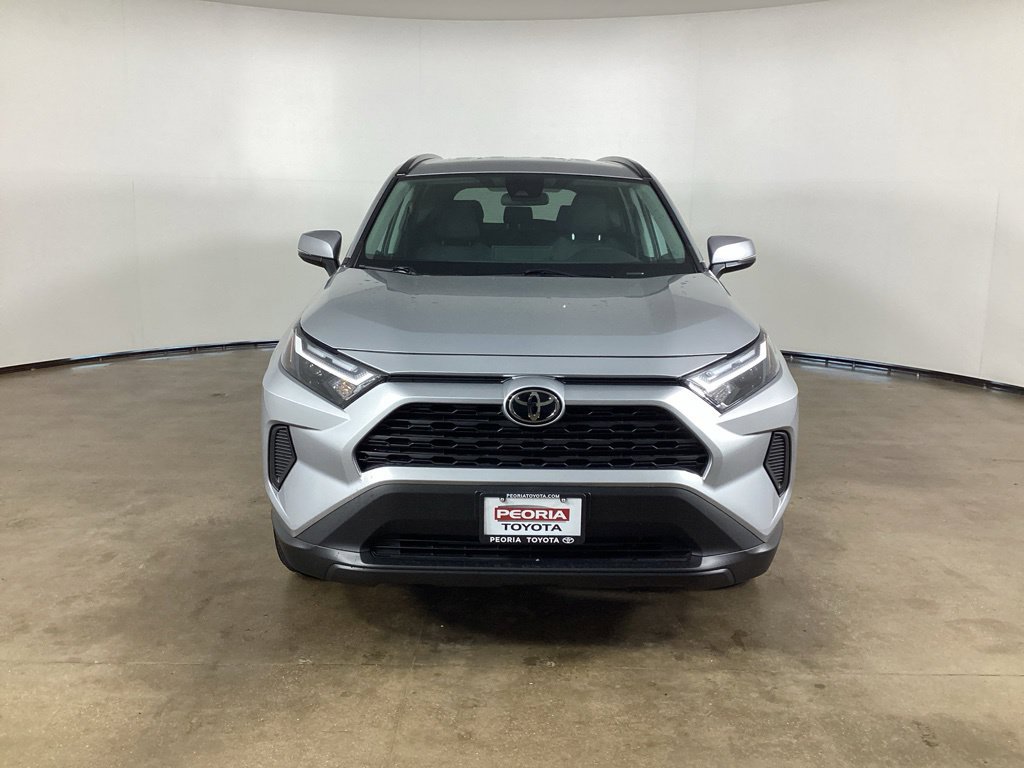 Used 2025 Toyota RAV4 XLE AWD/4WD image 2